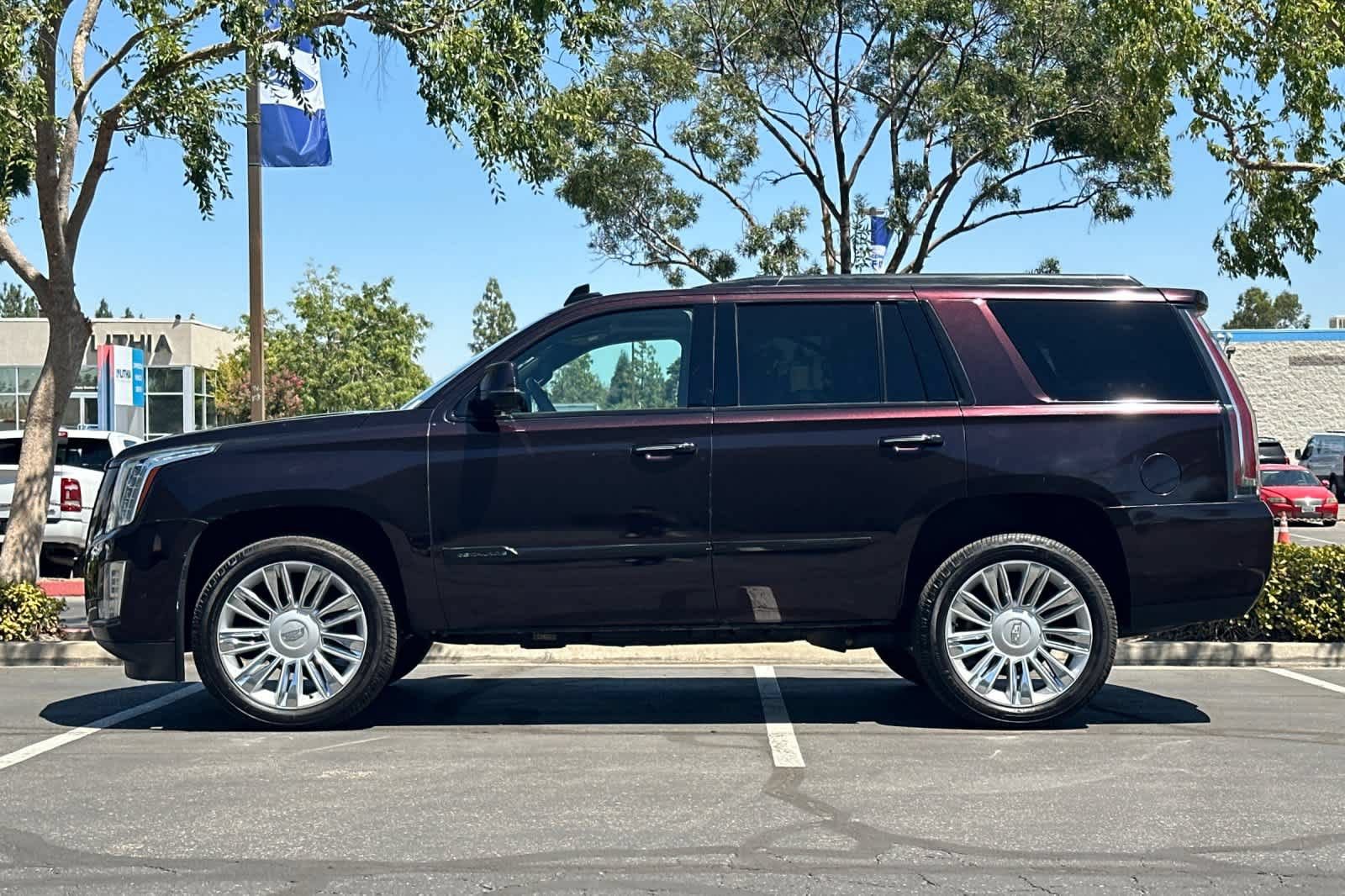 Used 2018 Cadillac Escalade Platinum AWD/4WD image 6