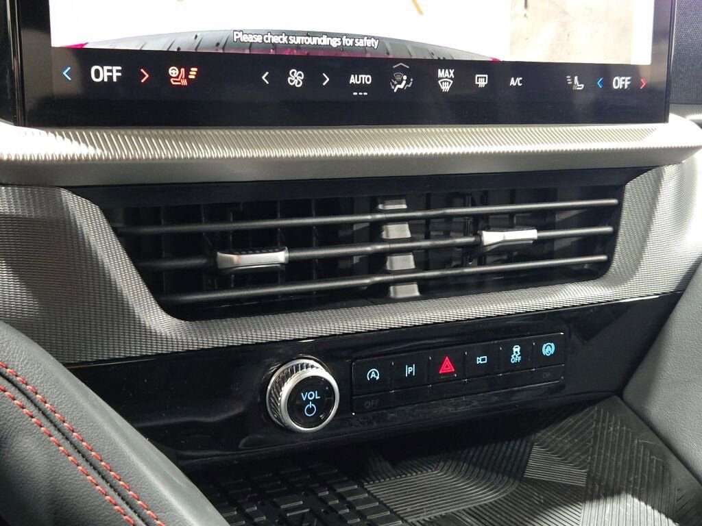 Used 2025 Ford Explorer ST-Line w/ Premium Package image 35