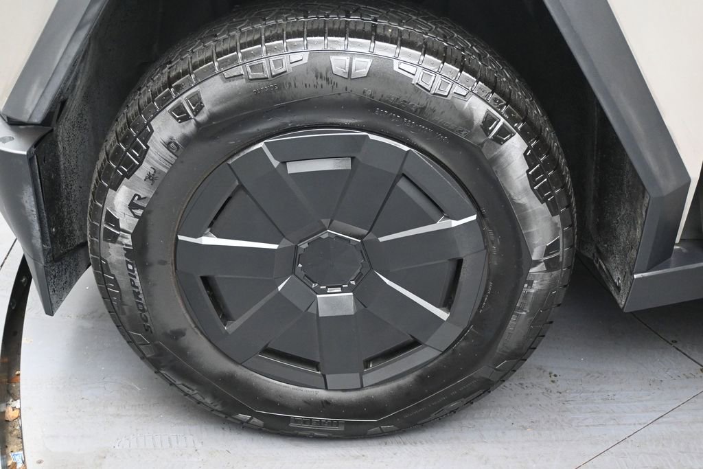 Used 2024 Tesla Cybertruck AWD Crew Cab image 37