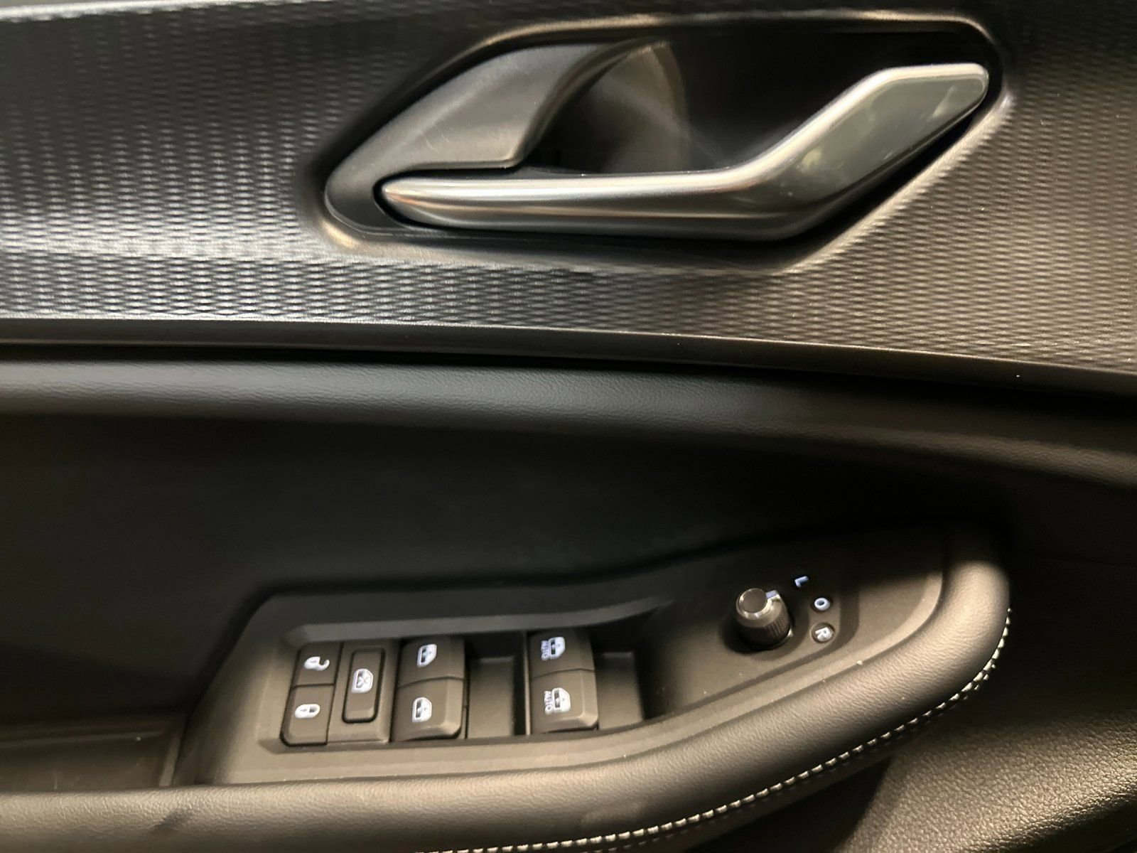 Certified 2025 Jeep Grand Cherokee L Altitude AWD/4WD image 10