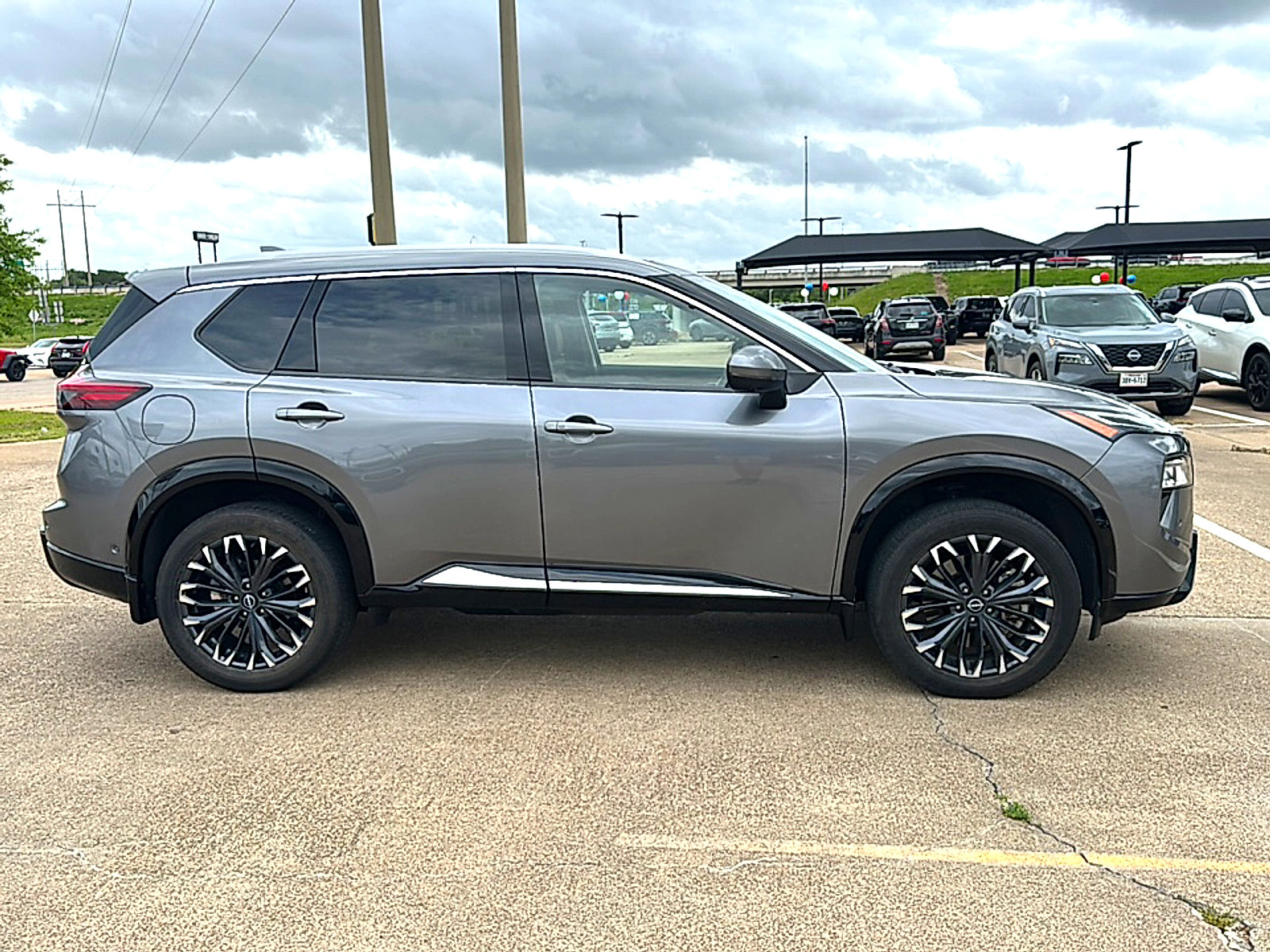 Certified 2025 Nissan Rogue Platinum w/ Tech Package FWD image 9
