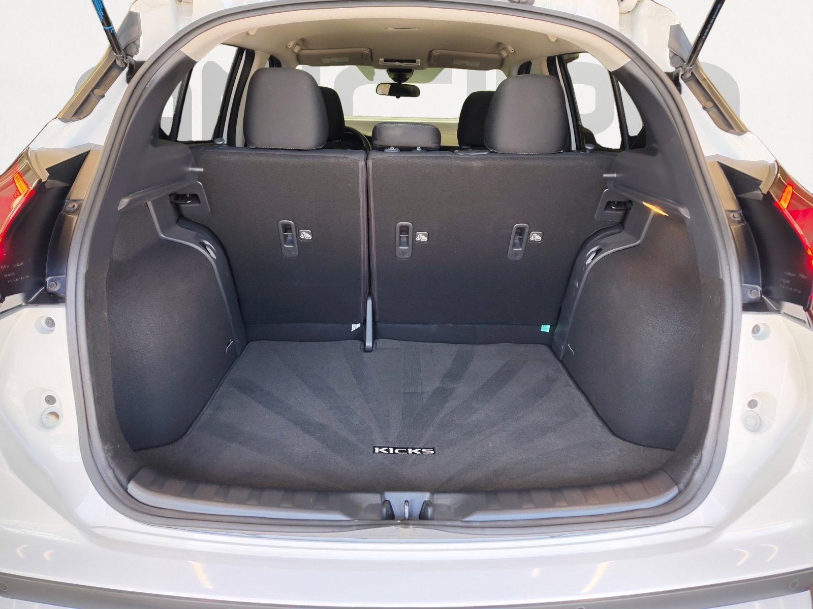 Used 2023 Nissan Kicks SV image 14