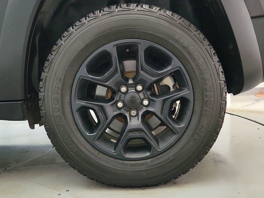 Used 2022 Jeep Cherokee Trailhawk w/ Trailer Tow Group image 37