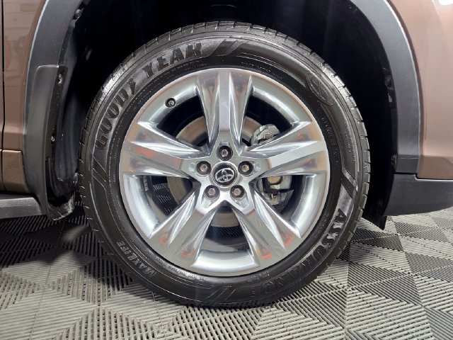 Used 2018 Toyota Highlander Limited FWD image 11