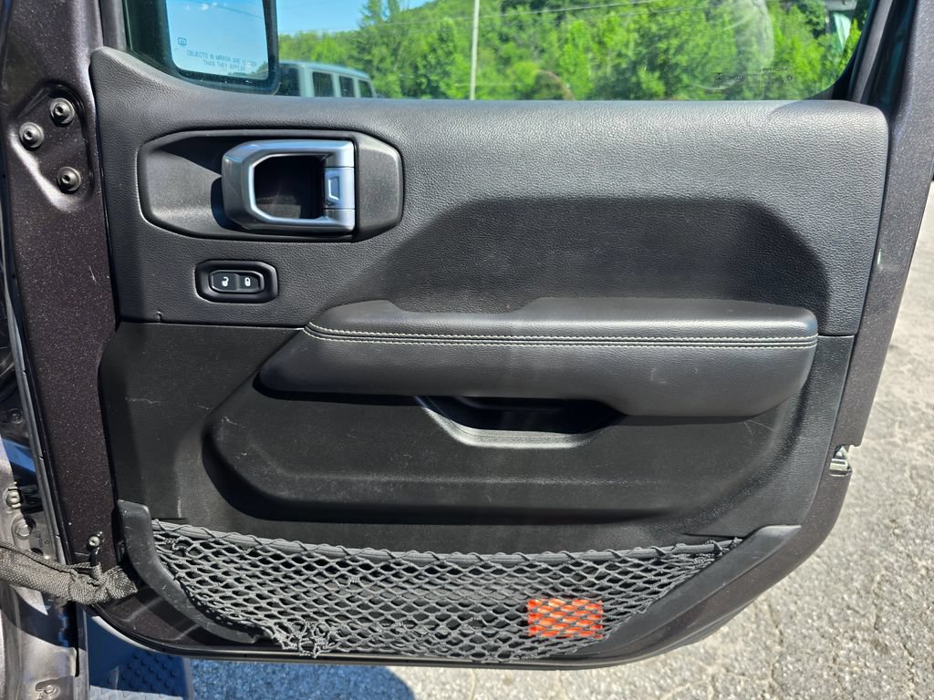 Used 2022 Jeep Wrangler Unlimited Sahara AWD/4WD image 45