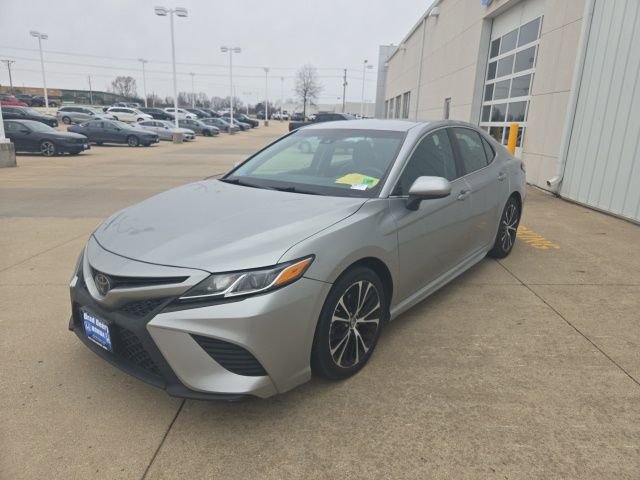Used 2018 Toyota Camry SE image 4