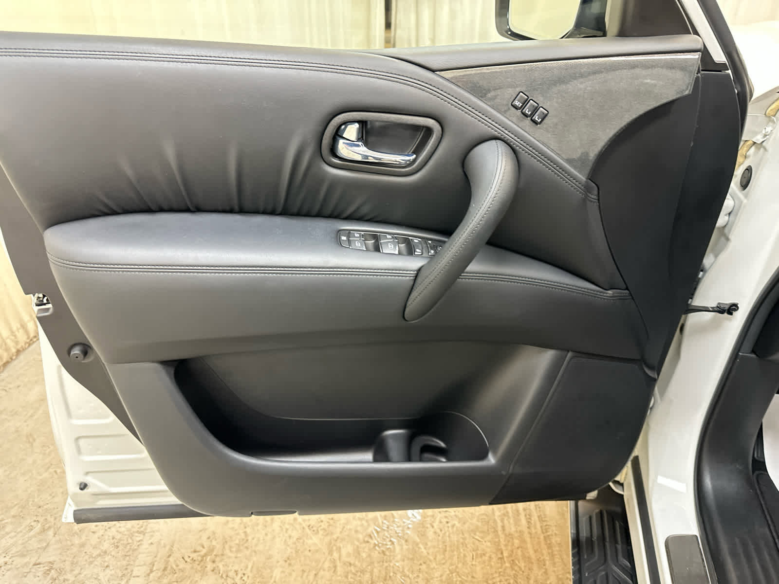 Certified 2024 Nissan Armada SL w/ Midnight Edition Package image 29