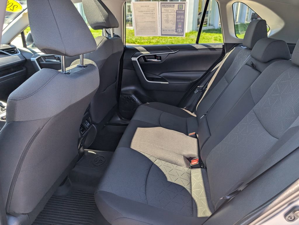 Used 2021 Toyota RAV4 XLE w/ Convenience Package AWD/4WD image 19
