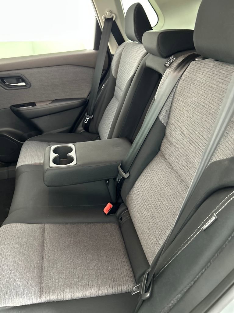 Used 2023 Nissan Rogue SV image 25