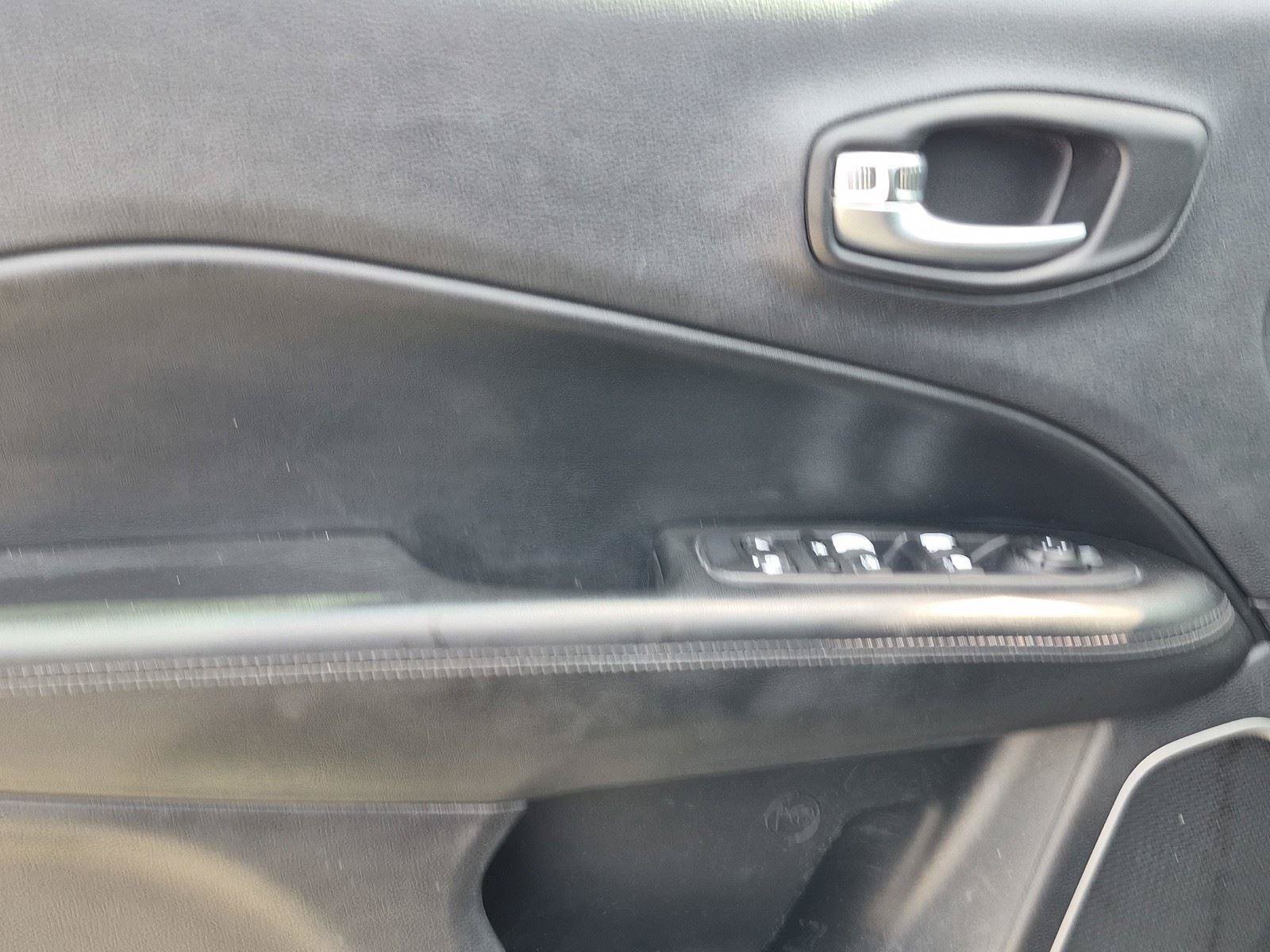 Used 2019 Jeep Compass Latitude FWD image 20