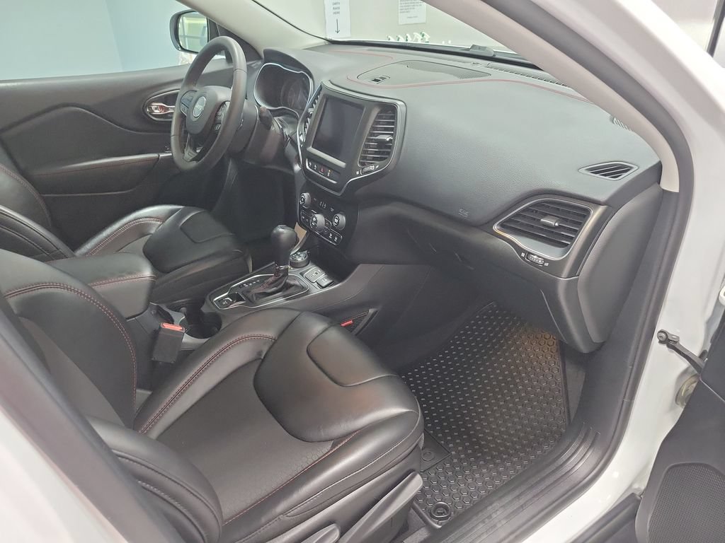 Used 2023 Jeep Cherokee Trailhawk AWD/4WD image 23