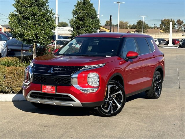 Used 2024 Mitsubishi Outlander SE image 2