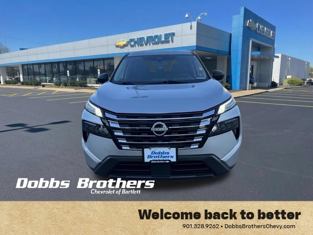 Used 2024 Nissan Rogue S FWD image 2