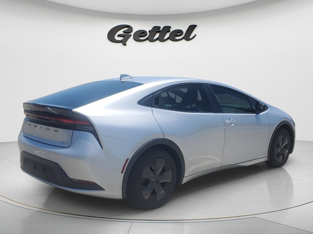Used 2025 Toyota Prius LE FWD image 5