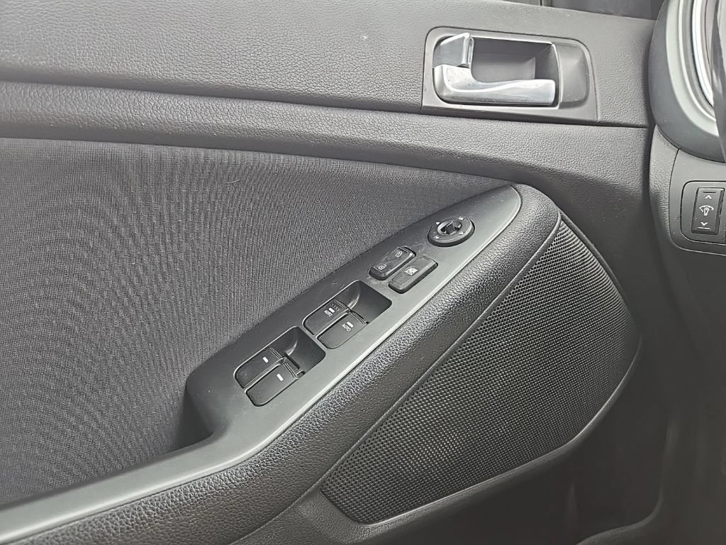 Used 2015 Kia Optima LX FWD image 18