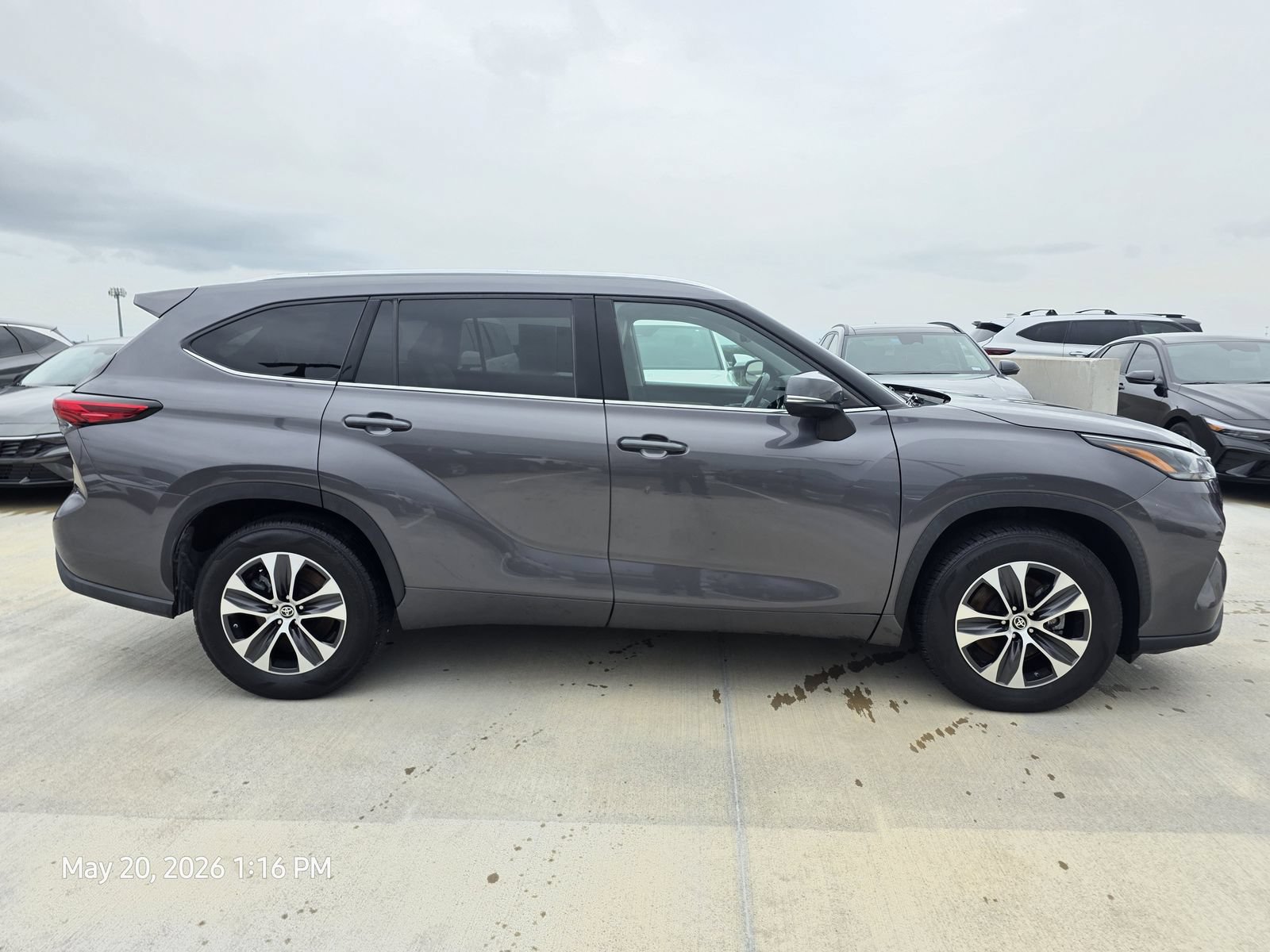 Used 2021 Toyota Highlander XLE FWD image 5