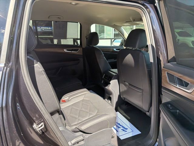 Used 2025 Volkswagen Atlas SE AWD/4WD image 15