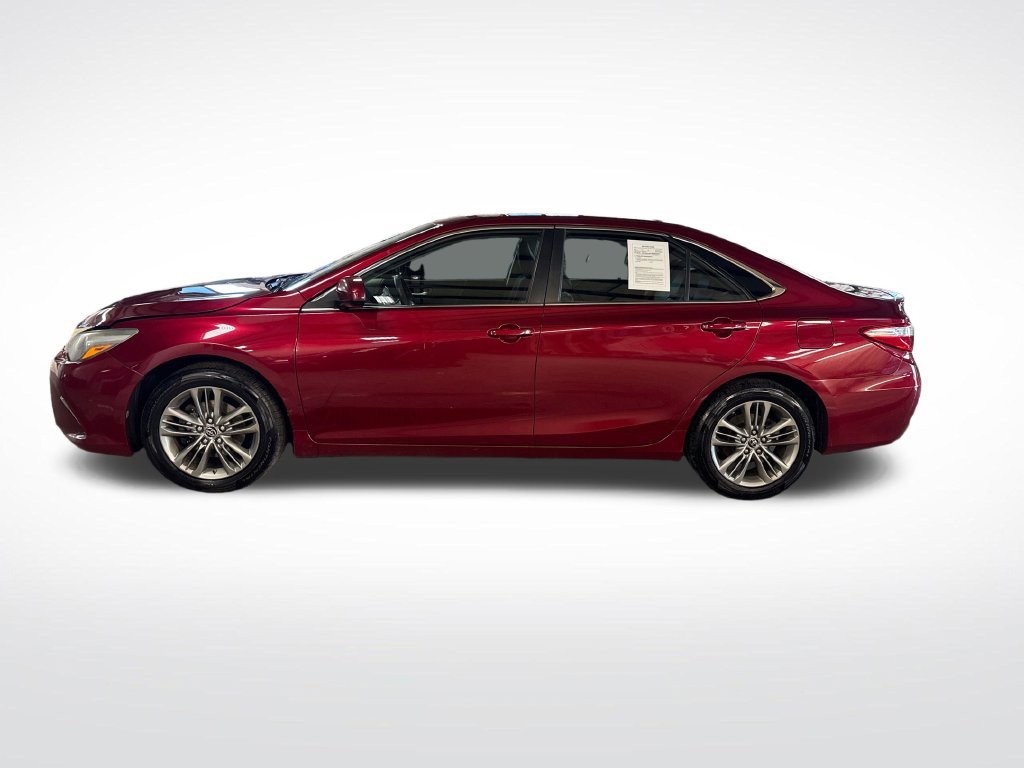 Used 2015 Toyota Camry SE FWD image 2