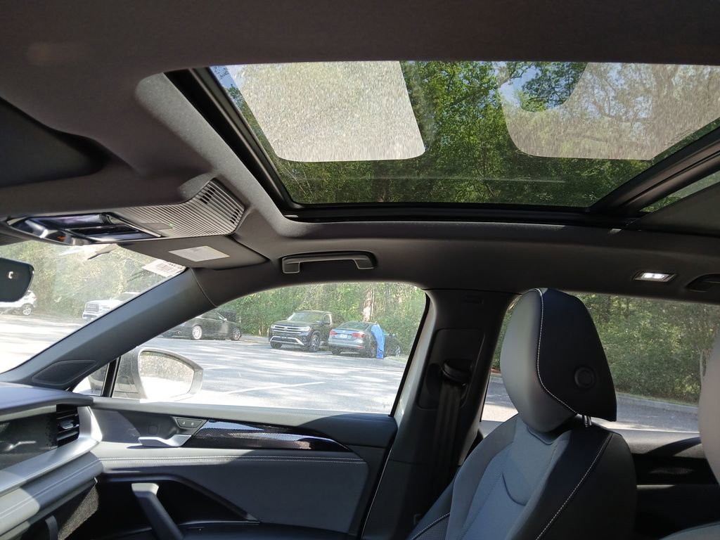 New 2026 Volkswagen Tiguan SE R-Line image 20