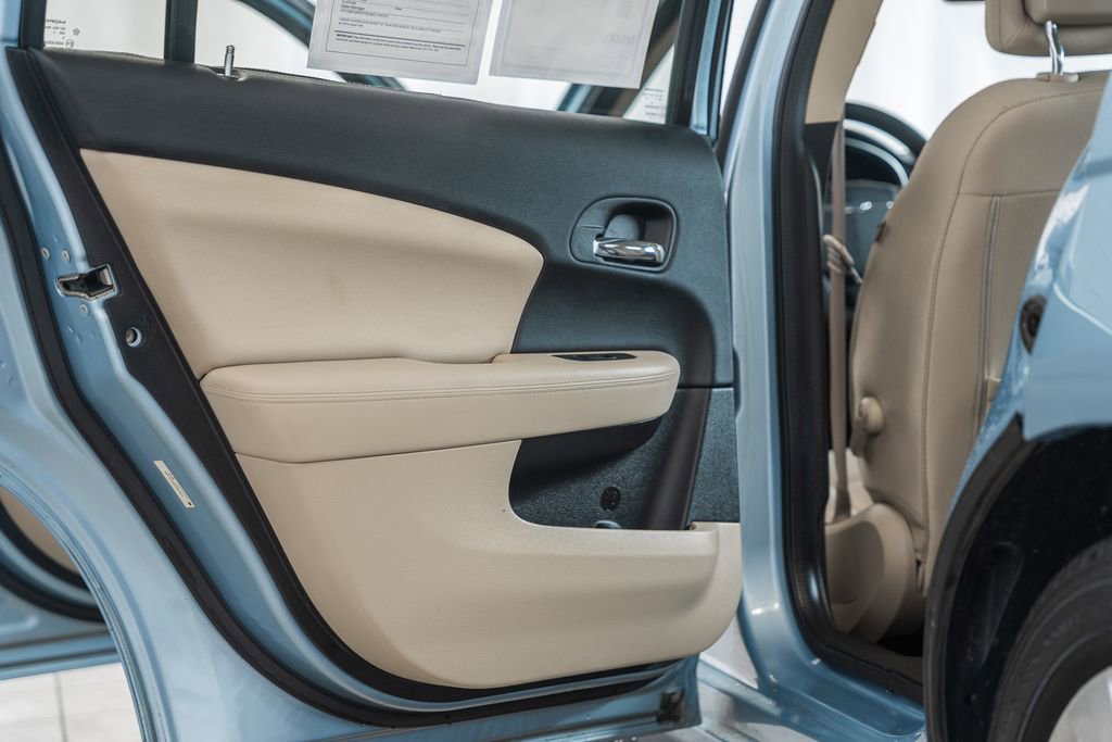 Used 2014 Chrysler 200 LX image 29