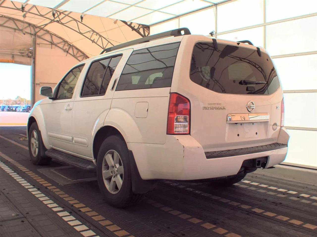 Used 2008 Nissan Pathfinder SE w/ Premium Pkg image 5