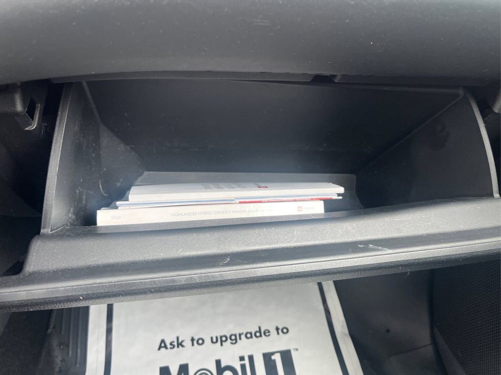 Used 2024 Toyota Highlander Platinum image 33