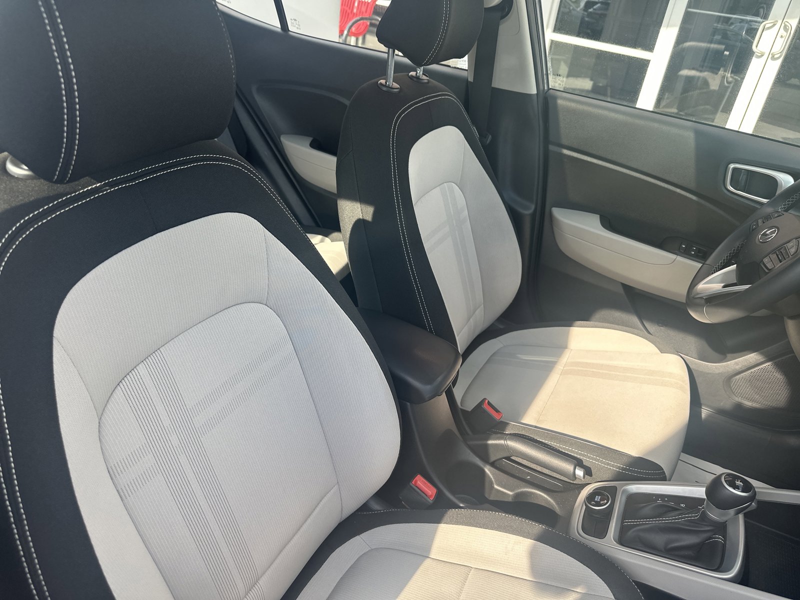 Used 2025 Hyundai Venue SEL FWD image 28