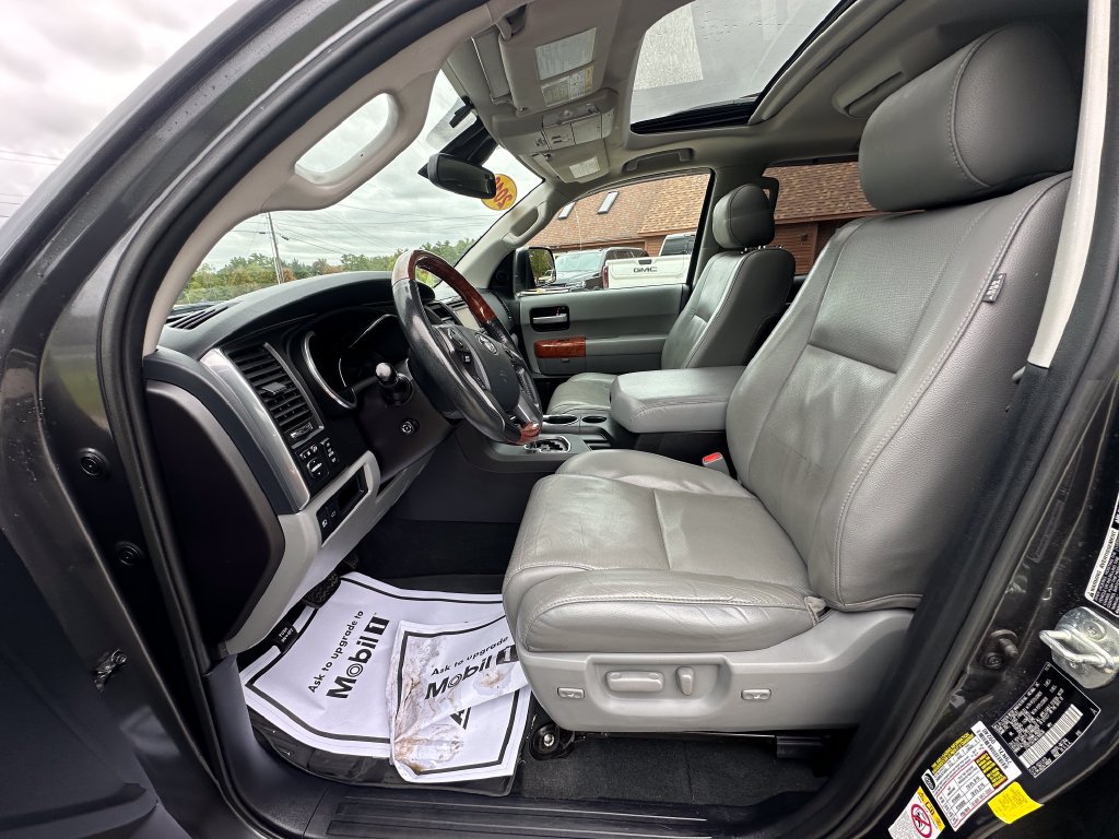 Used 2019 Toyota Sequoia Platinum AWD/4WD image 9