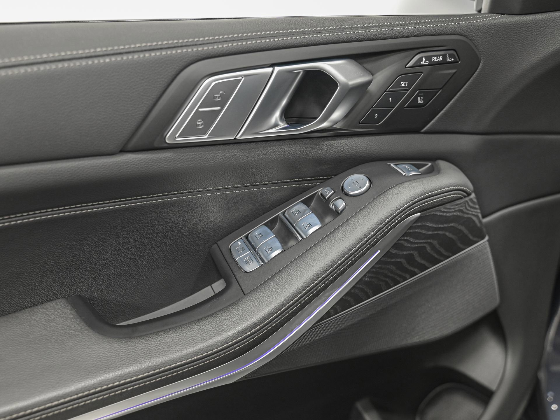 Used 2022 BMW X7 xDrive40i w/ M Sport Package image 13