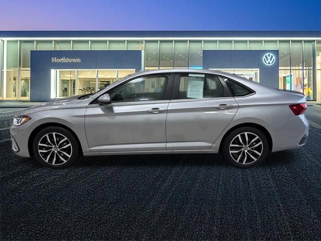 Certified 2025 Volkswagen Jetta SE FWD image 7