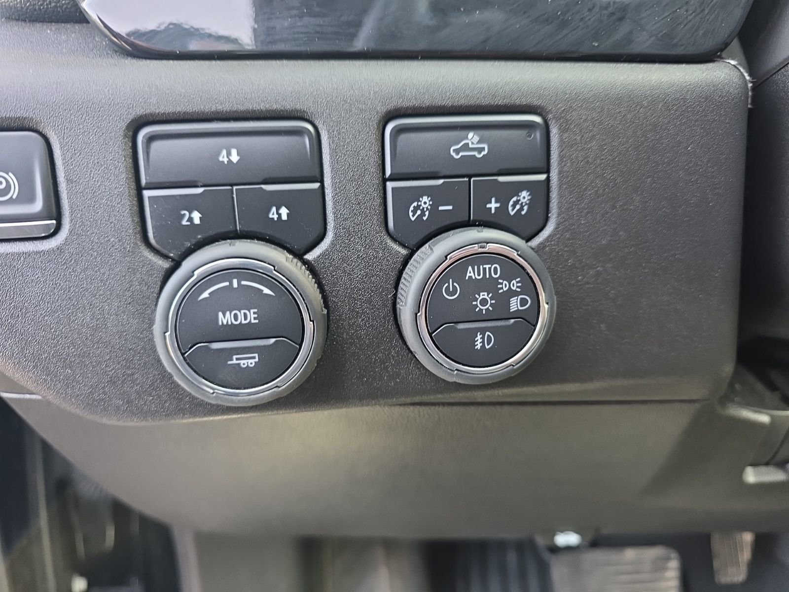 Used 2025 Chevrolet Silverado 2500 LT w/ Convenience Package image 14