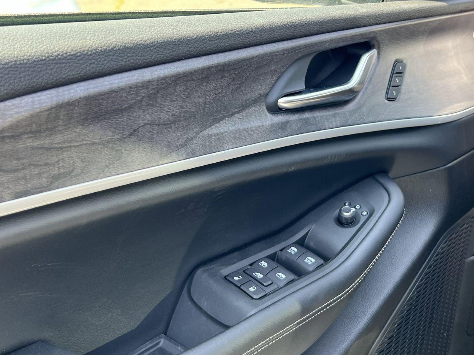 New 2025 Jeep Grand Cherokee Limited w/ Luxury Tech Group II image 10