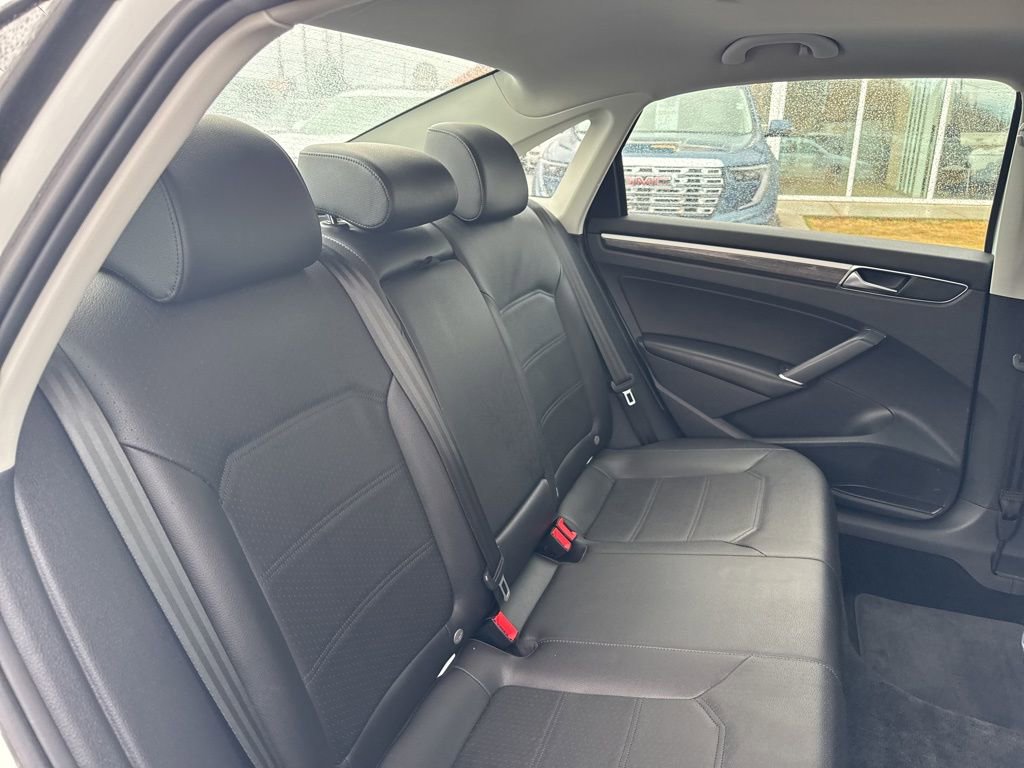 Used 2018 Volkswagen Passat 2.0T SE image 24