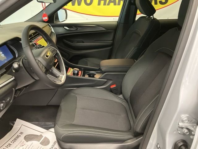 Used 2025 Jeep Grand Cherokee Laredo X w/ Luxury Tech Group I image 18