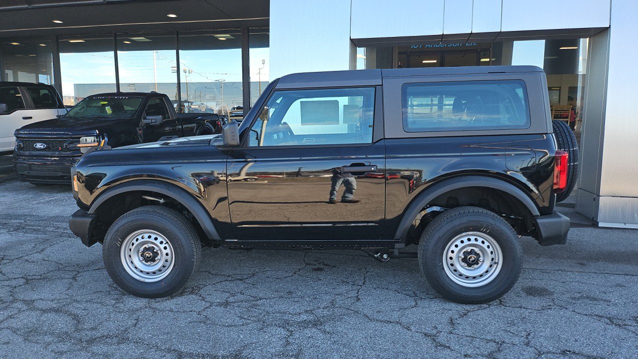 New 2025 Ford Bronco 2-Door AWD/4WD image 3