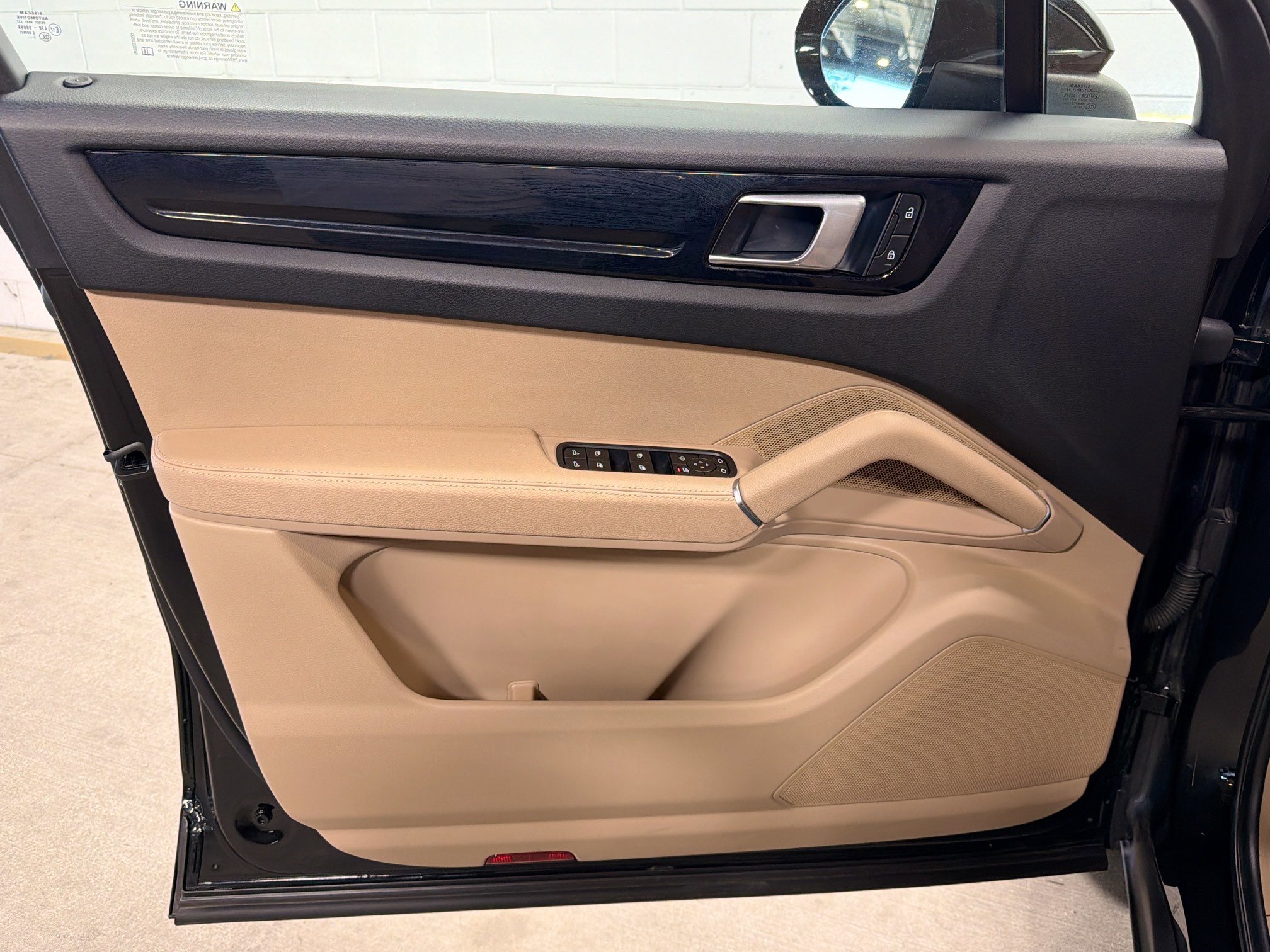 Certified 2023 Porsche Cayenne AWD/4WD image 22