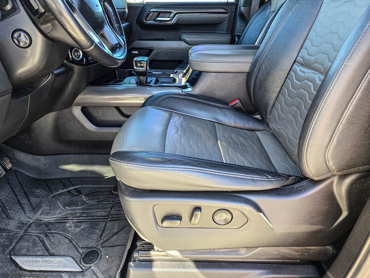 Used 2023 Chevrolet Silverado 1500 ZR2 w/ Technology Package image 14