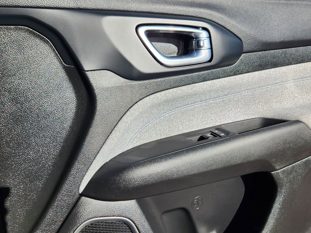 Used 2023 Jeep Compass Latitude w/ Convenience Group image 19