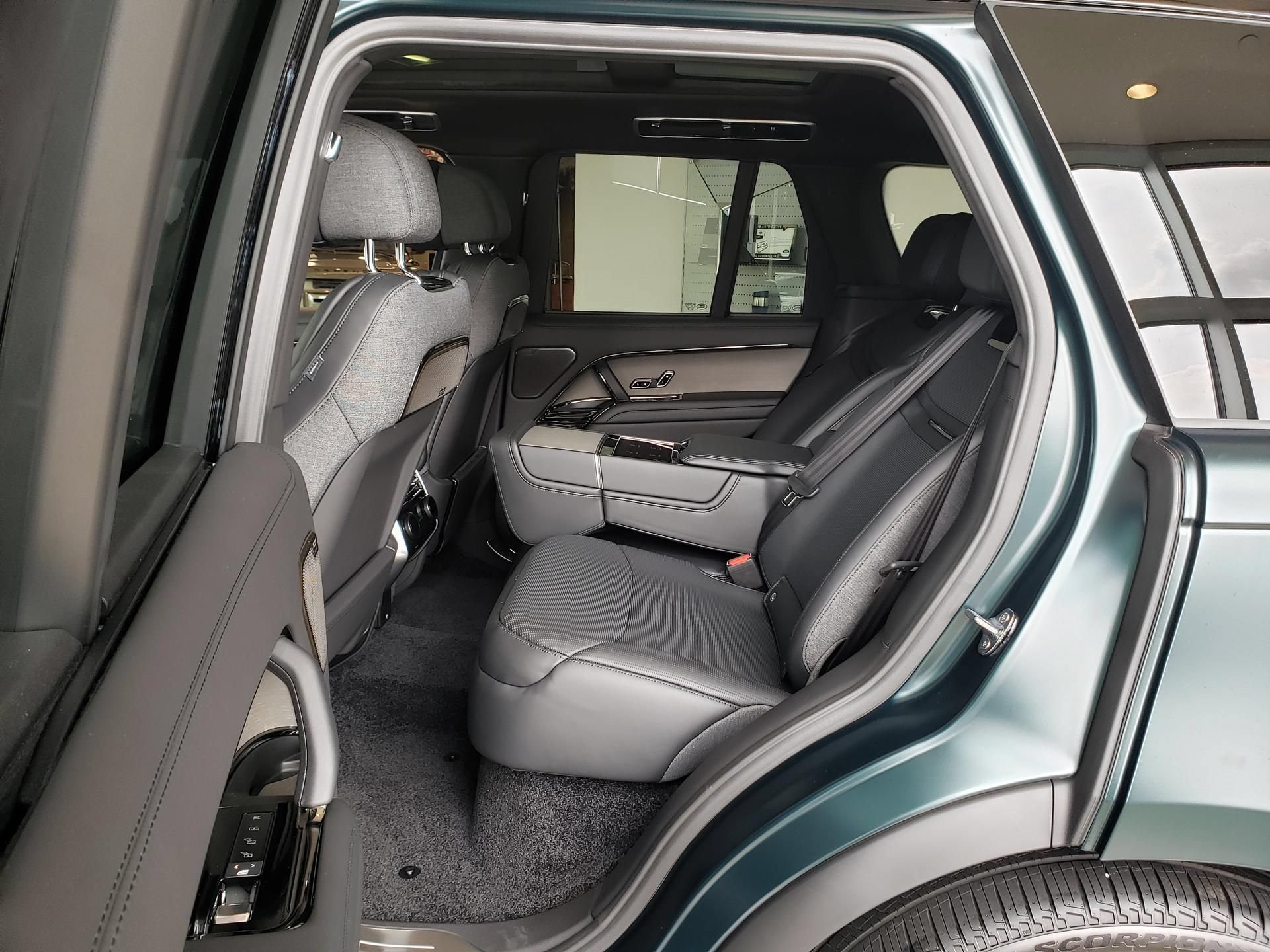 New 2026 Land Rover Range Rover SV AWD/4WD image 10