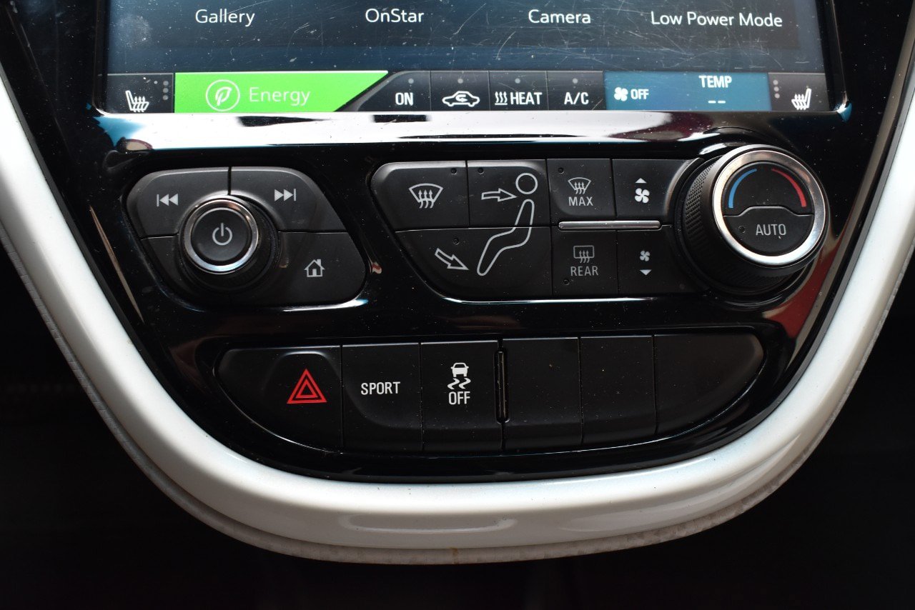 Used 2020 Chevrolet Bolt Premier w/ Infotainment Package FWD image 32