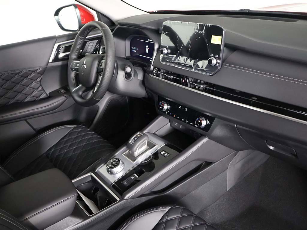 New 2025 Mitsubishi Outlander SEL image 31