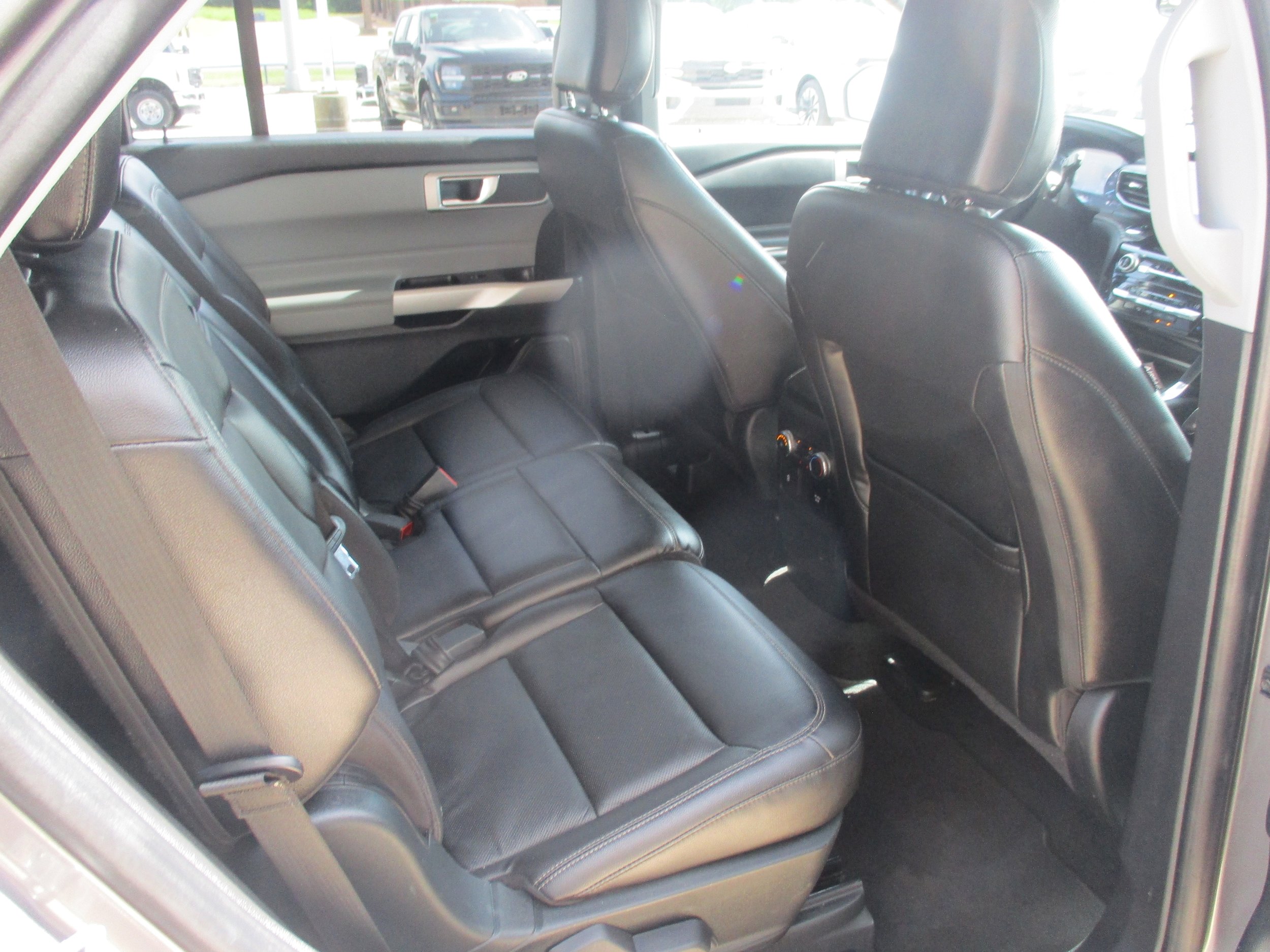 Used 2021 Ford Explorer Limited w/ Equipment Group 301A RWD image 9