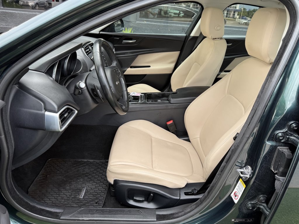 Used 2017 Jaguar XE Premium RWD image 13