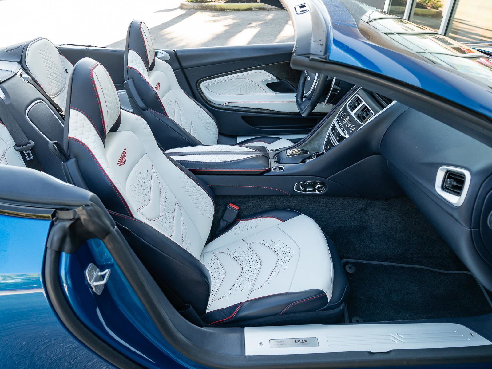 Used 2022 Aston Martin DBS Superleggera Volante image 22