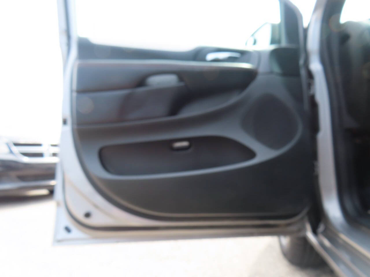 Used 2016 Dodge Grand Caravan R/T FWD image 35