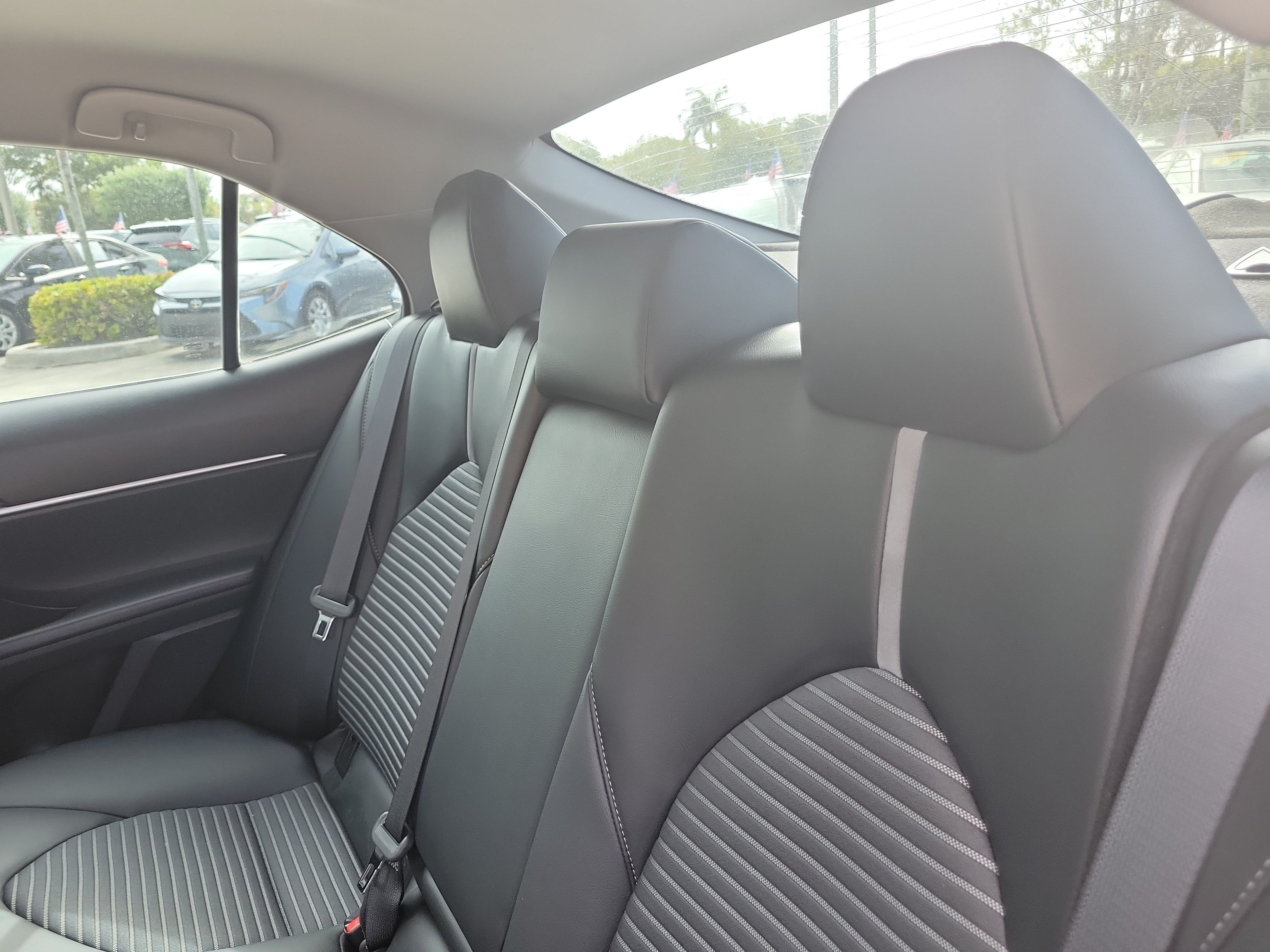 Used 2022 Toyota Camry SE FWD image 13