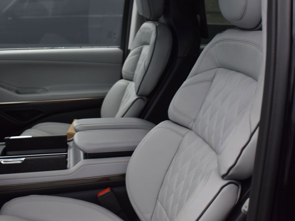 New 2026 Lincoln Navigator L Black Label image 10