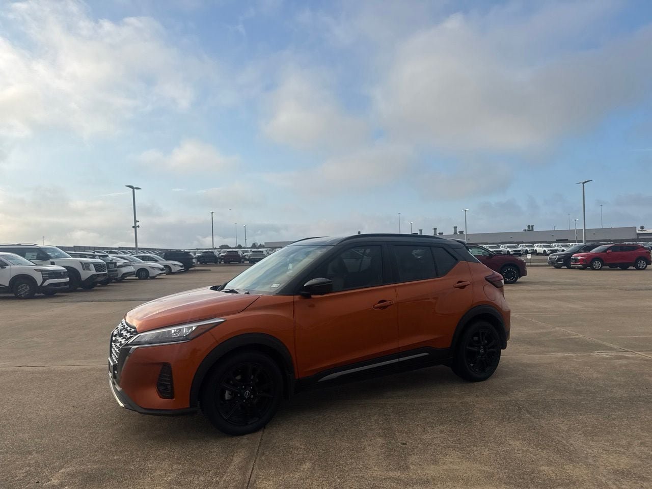Used 2023 Nissan Kicks SR w/ SR Premium Package FWD image 10