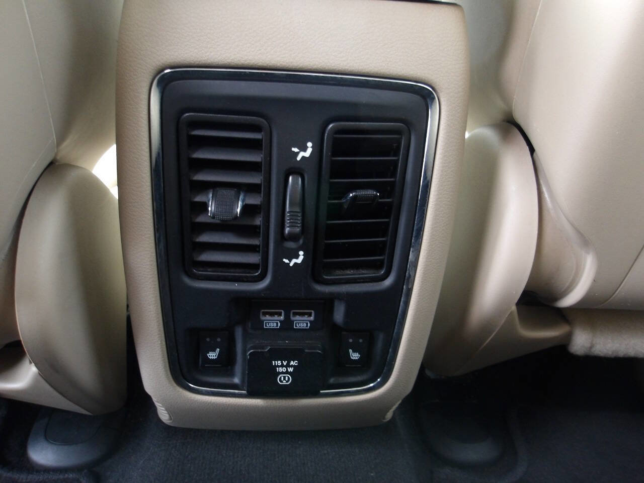 Used 2014 Jeep Grand Cherokee Limited w/ Luxury Group II image 17