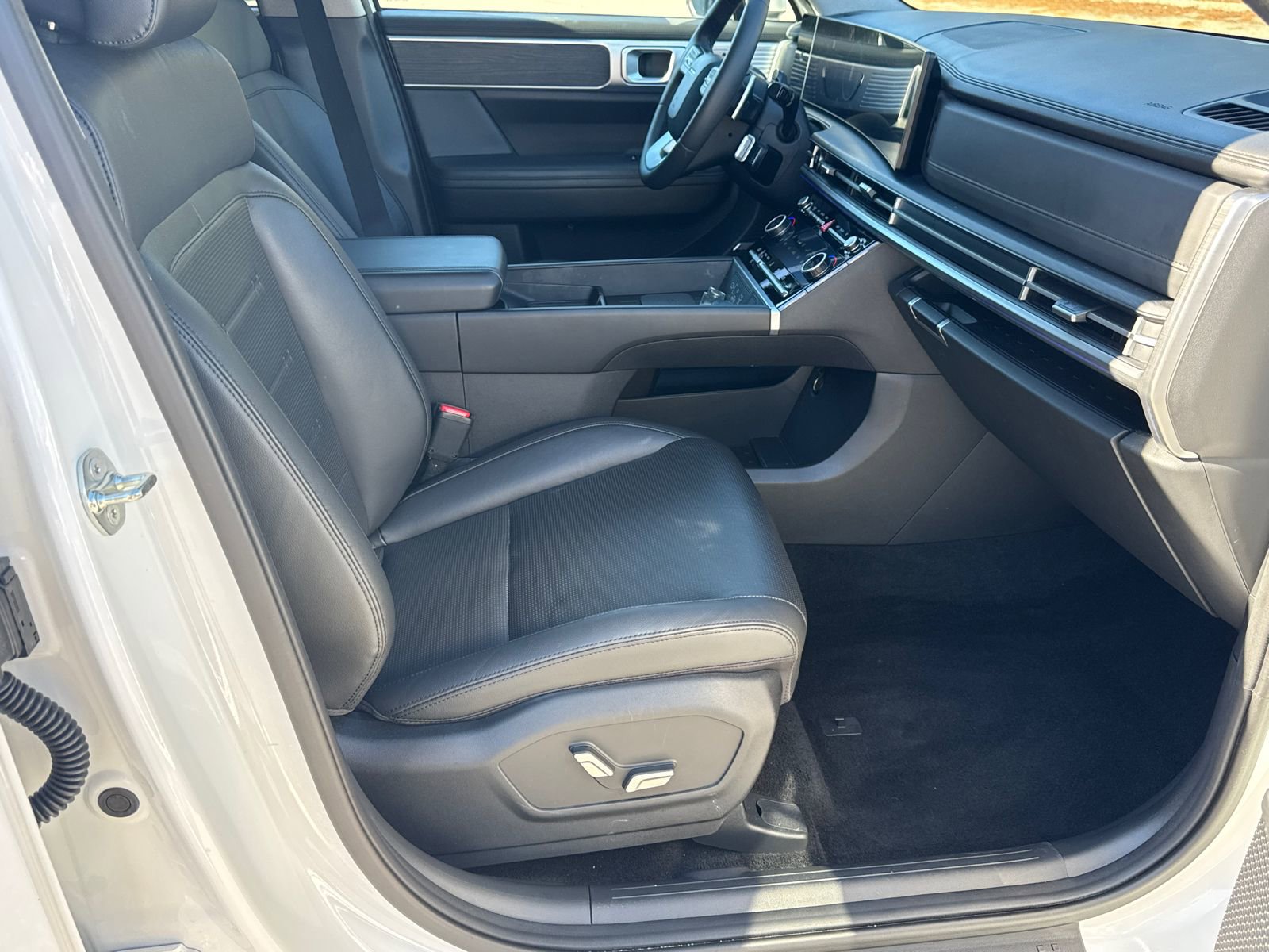 Used 2024 Hyundai Santa Fe Limited image 13